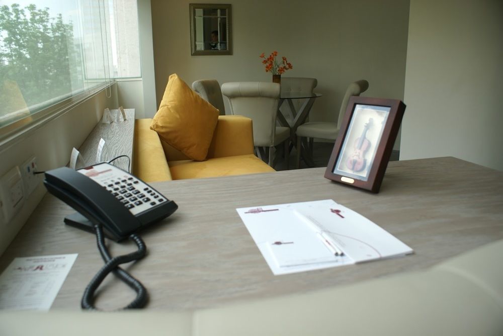 Suites Contempo เม็กซิโกซิตี้ ภายนอก รูปภาพ A desktop video phone