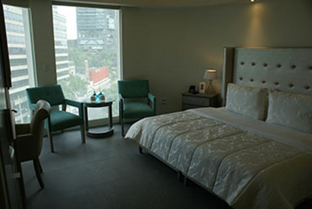 Suites Contempo เม็กซิโกซิตี้ ภายนอก รูปภาพ A room at the hotel